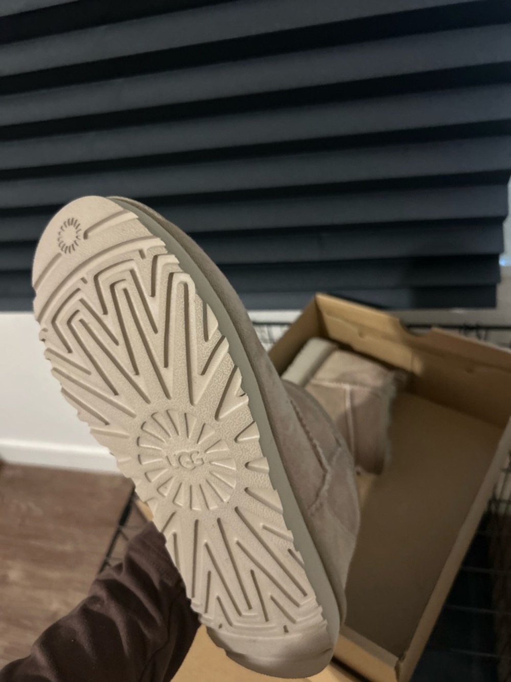 Ugg ultra mini size 7 - Picture 2 of 3
